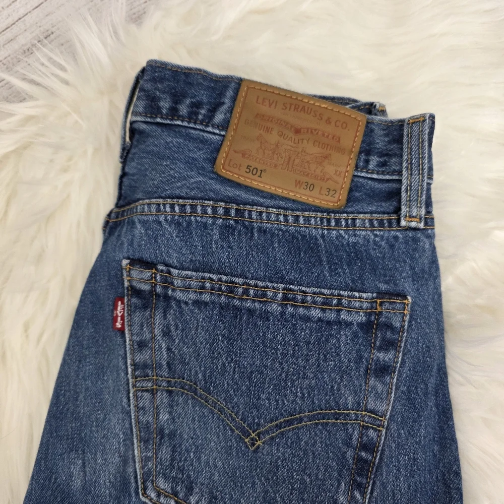 Levis 501 Original Fit Medium Wash Straight Leg Men's Jeans